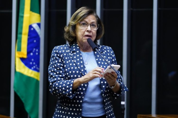 Comissão aprova criação de fundo para financiar compra de livros por universidades públicas