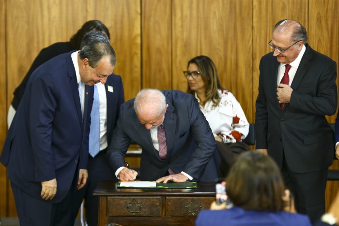 Lula assina decreto para impulsionar bionegócios na Amazônia