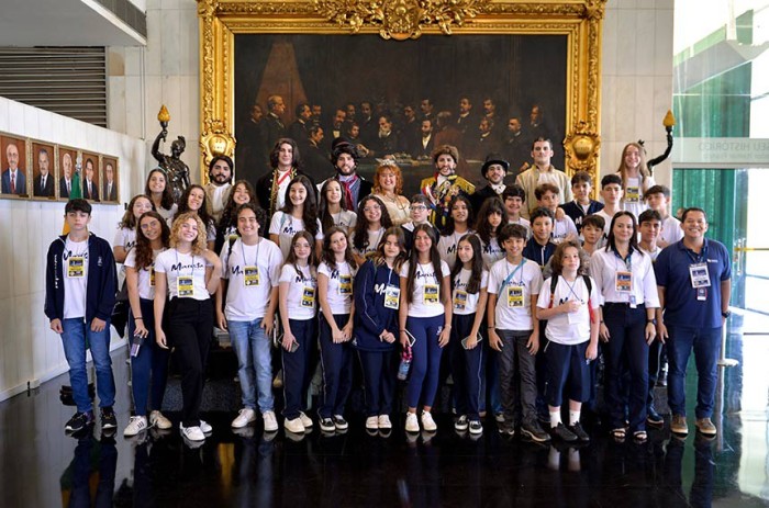 Senado recebe alunos em encenação sobre 200 anos da Assembleia Constituinte