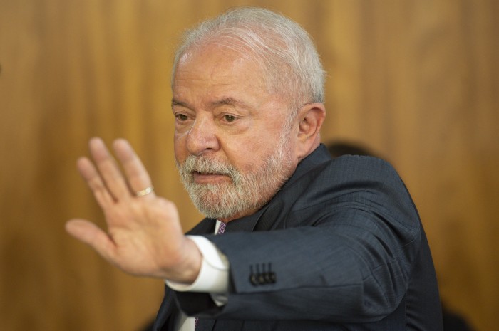 Lula viaja a Londres para coroação de Charles III