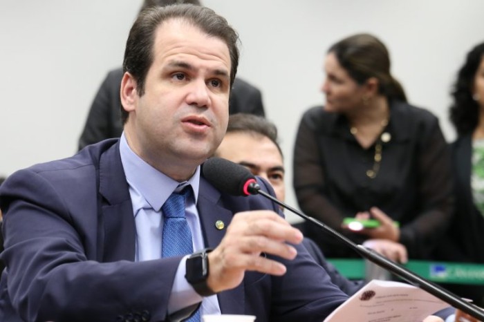 Comissão de Cultura debate impactos da dependência tecnológica na sociedade