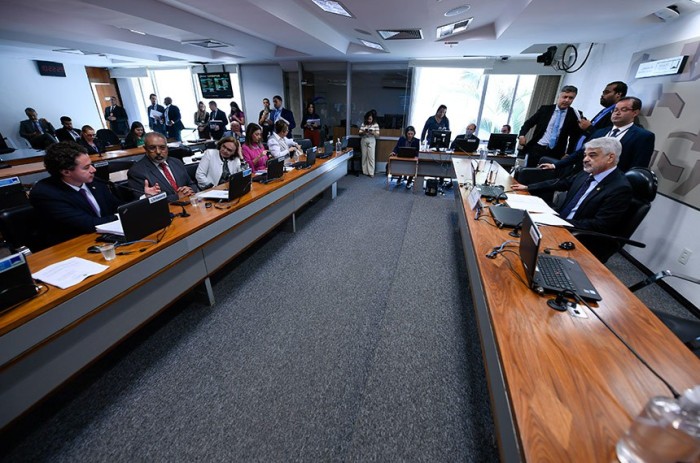 CAS pode votar projeto que inclui serviço de cuidadores de idosos no SUS