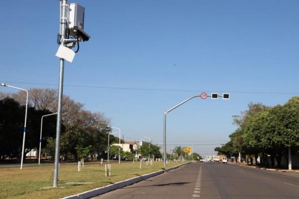 Vereador solicita instalação de lombada eletrônica, na Rua São Francisco de Assis, em frente à Praça da Integração