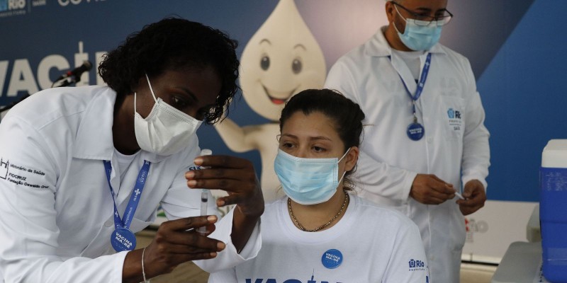 Observatório Covid-19 mostra queda de 42,6% em óbitos