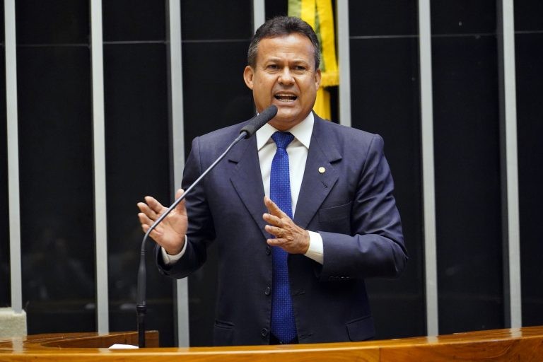 Comissão rejeita proibir venda de bebida a portador de arma