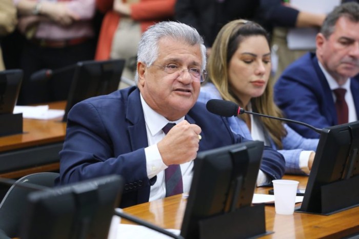 CCJ aprova exigência de cadastro para que operadores de turismo divulguem serviços