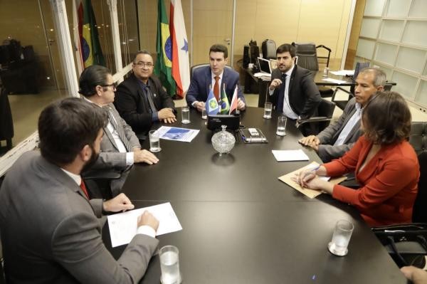 Vereador se reúne com Ministro Jader Filho e reforça pedido de casas populares para Sorriso