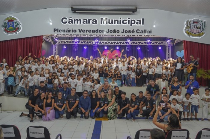 Alunos das oficinas culturais prestam homenagens ao Dia das Mães