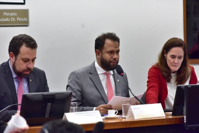 Debatedores defendem educação parental baseada no afeto