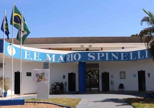 Presidente pede estacionamento para motos ao lado da Escola Mário Spinelli