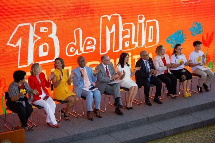 Proteger crianças de abusos envolve atenção a famílias, diz ministro