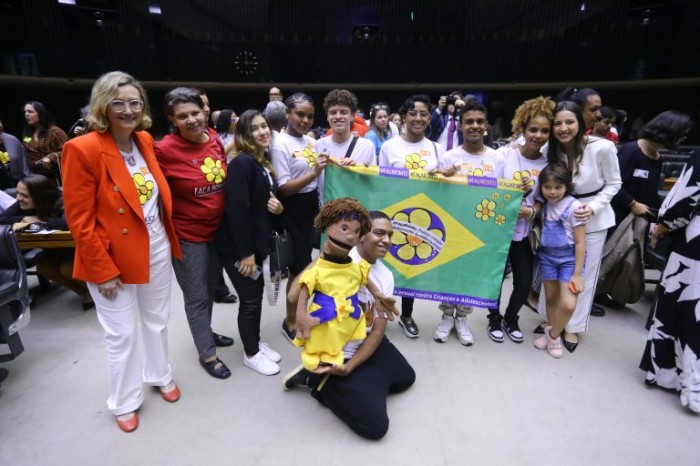 Debatedores apontam falhas do Estado na proteção de crianças e adolescentes