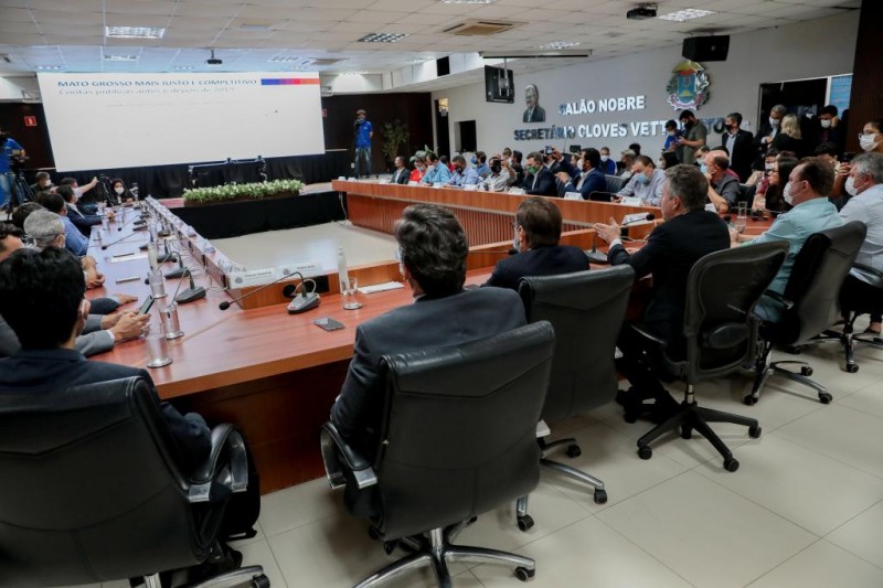 Governo de MT é exemplo para o país com corte de impostos da energia elétrica, gasolina, diesel, comunicações e gás GLP