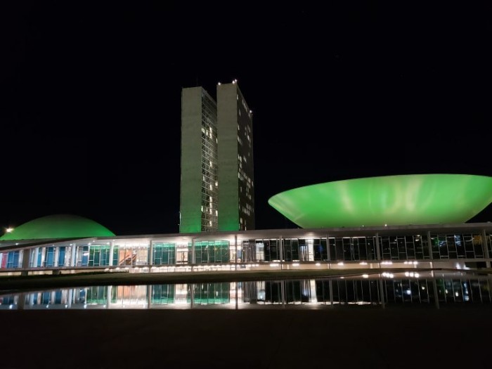 Congresso ilumina-se de verde pelos dias da pessoa com esquizofrenia e do combate ao glaucoma