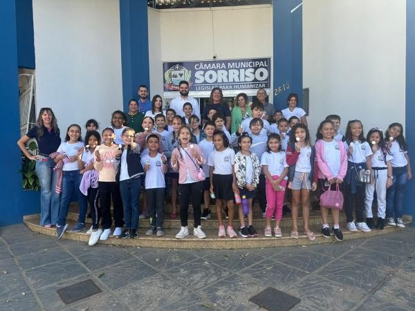 Alunos da Escola Aureliano conhecem as dependências da Câmara de Vereadores