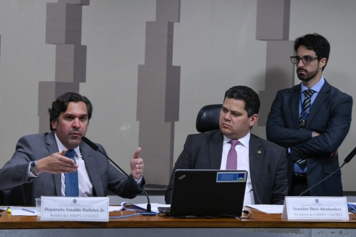 Relator aloca demarcação de terras indígenas no Ministério da Justiça e divide atribuições da Conab