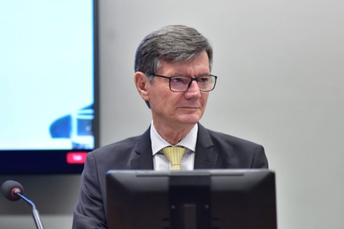 Especialistas do setor varejista pedem mais fiscalização tributária sobre as compras eletrônicas no exterior