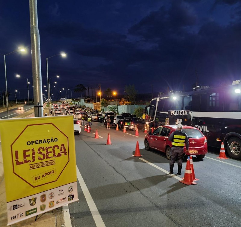 Operação Lei Seca prende 10 pessoas e autua 76 motoristas