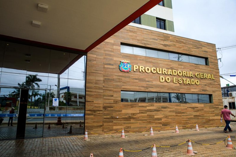 PGE arrecada brinquedos e livros para campanha do Dia das Crianças