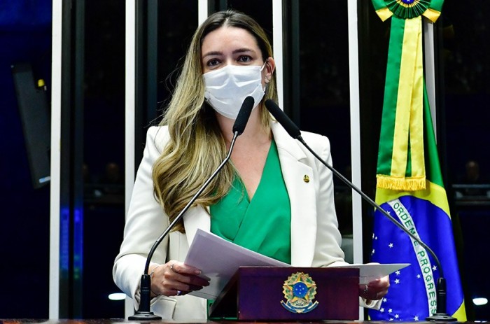 Augusta Brito comemora aprovação de projeto contra o assédio de advogadas