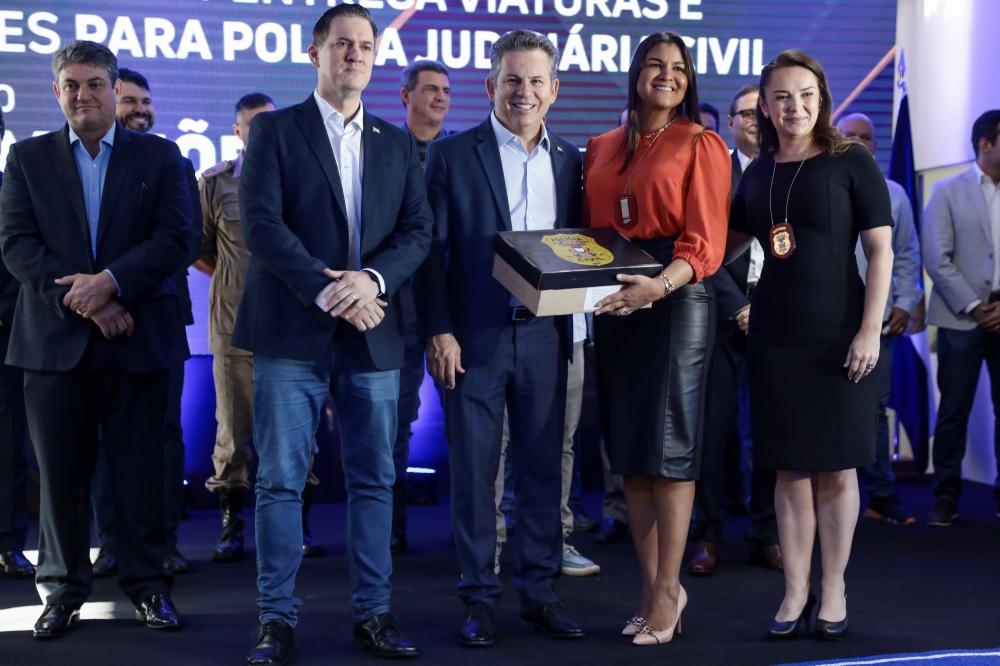  Governo de MT investe R$ 2,9 milhões em entrega histórica de uniformes e viaturas para Polícia Civil