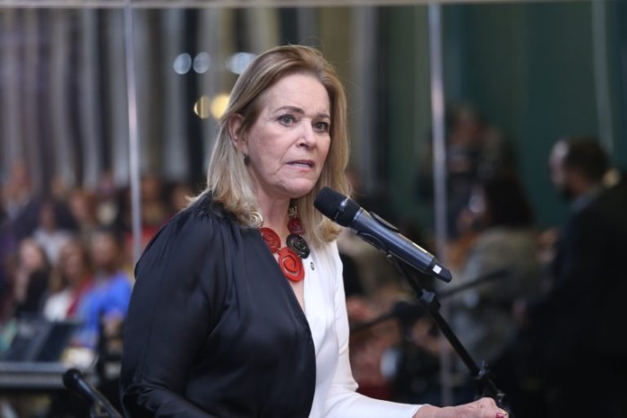 Comissão aprova projeto que obriga agressor de mulher a passar por programas de recuperação