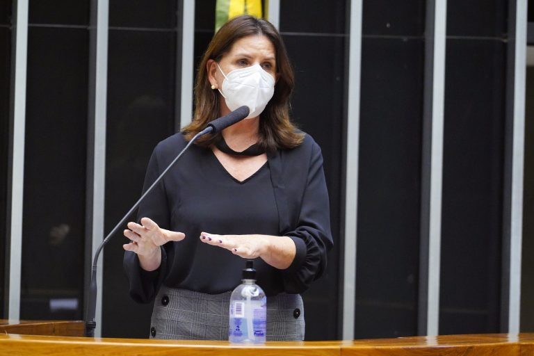 Comissão rejeita projeto que torna obrigatória internação de pessoas com mais de 79 anos com Covid-19