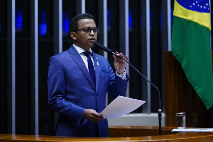 Câmara aprova MP que recriou o programa Bolsa Família