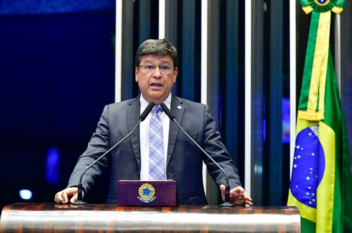 Carlos Viana defende registro imediato de remédio estrangeiro para doenças raras