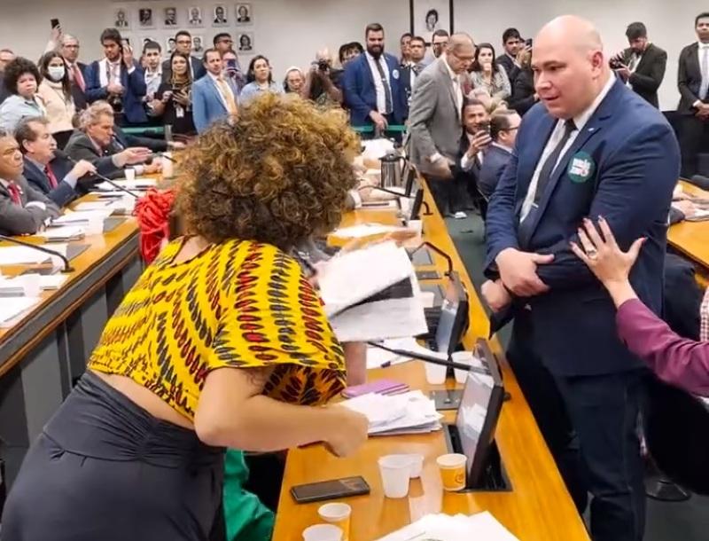 Abílio Brunini provoca parlamentares durante CPI do MST; VEJA VÍDEO 