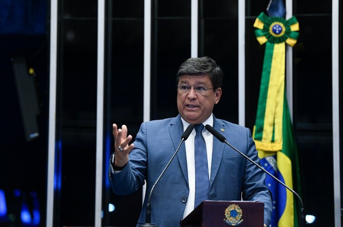 Carlos Viana defende obrigatoriedade da venda fracionada de medicamentos