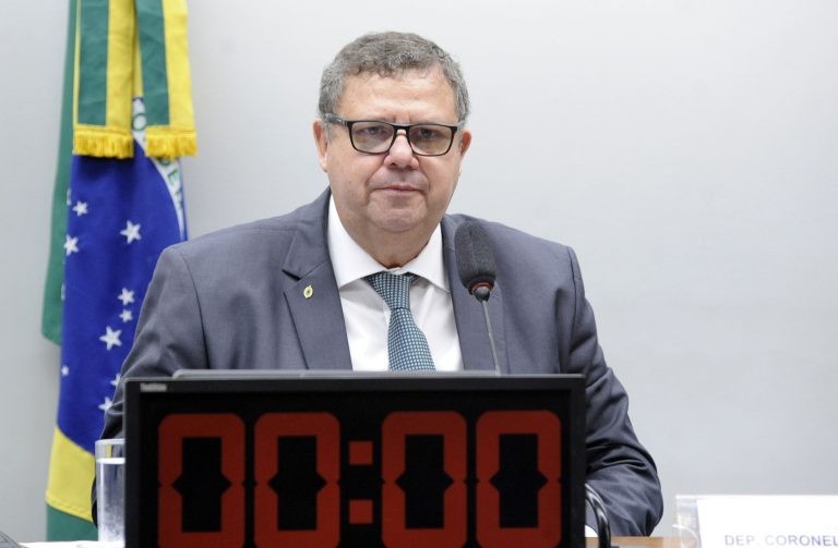 Comissão aprova projeto que inclui o porte de arma entre os direitos de praças das Forças Armadas