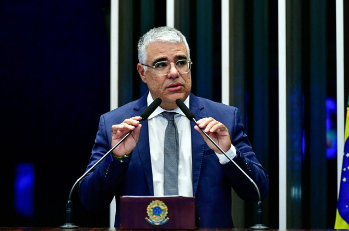 Eduardo Girão critica gastos de Lula com viagens ao exterior