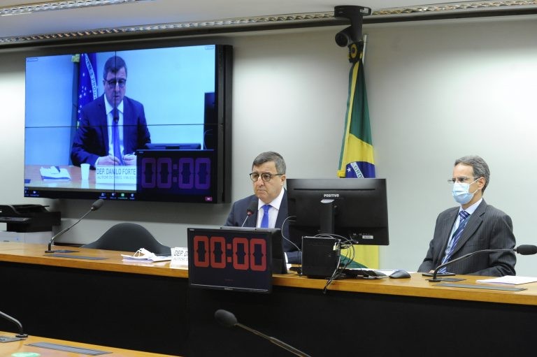 Redução de preço de combustíveis esbarra em complexidade tributária, dizem especialistas