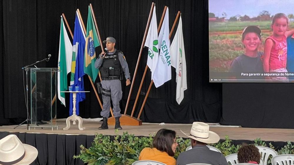 Patrulha militar gera segurança na área rural