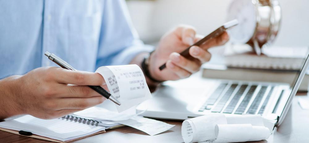 Número de famílias endividadas cai em maio pelo segundo mês consecutivo na capital