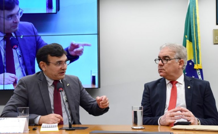 Representante do governo defende discussão de carreira geral para os profissionais da saúde