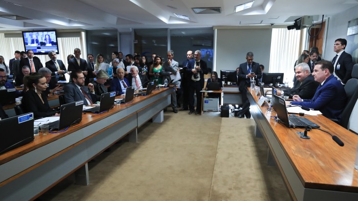 CAE prorroga desoneração da folha de pagamento de 17 setores