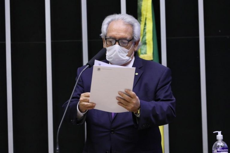 Câmara conclui votação de projeto sobre licença para rádio comunitária na pandemia; acompanhe