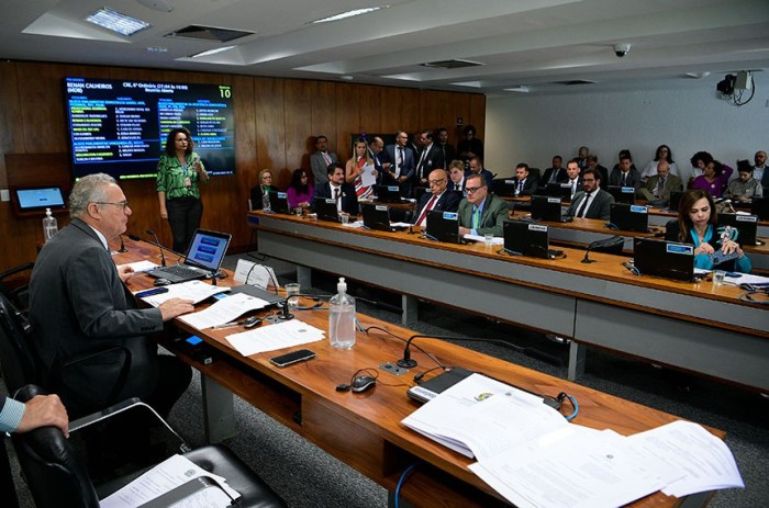 CRE vota nesta quinta nomes para embaixadas na Austrália, Itália e Romênia