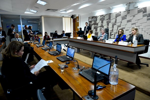 Wellington Fagundes cobra ações para combater a violência contra a mulher