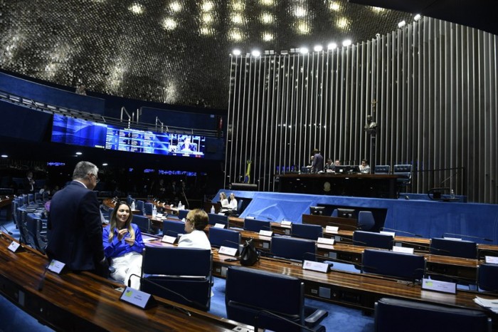 Senado aprova desenho de girassol como símbolo de pessoa com deficiência oculta
