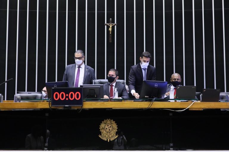 Deputados prosseguirão nesta quarta-feira votação de projeto que revisa a Lei de Improbidade