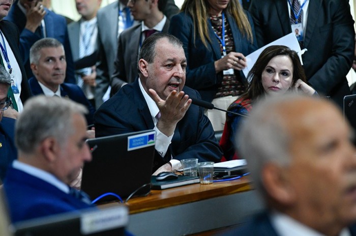 Senadores elogiam retirada de Fundeb, FCDF e ciência do novo arcabouço