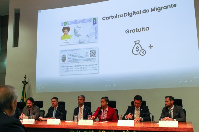 Governo lança carteira digital e plano voltados a migrantes