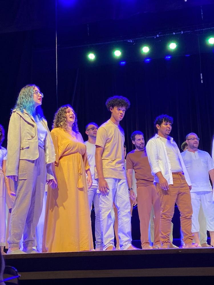 Ex-aluno do Caderno 2 agora integra grupo do coral da UFMT