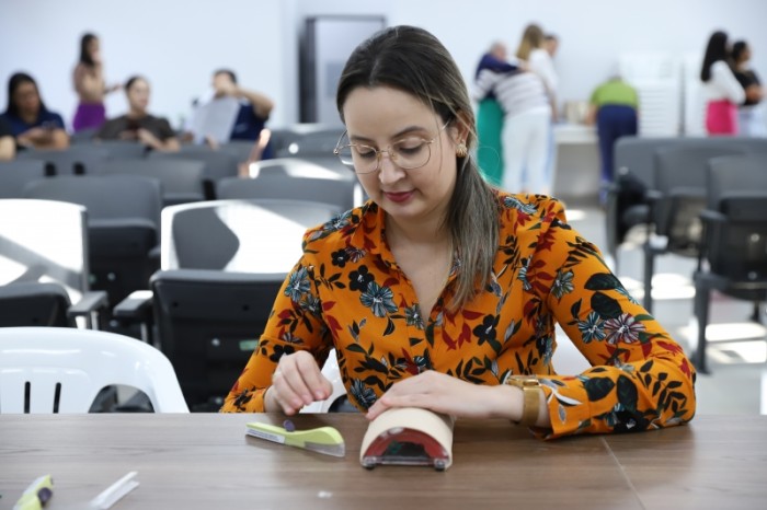 Médicos e enfermeiros da Atenção Primária de Saúde participam de capacitação sobre implante contraceptivo