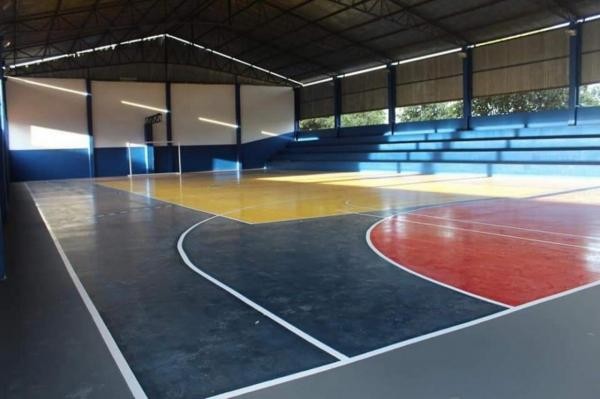 Vereador sugere troca de lâmpadas convencionais por LED na quadra da Escola Municipal Valter Leite