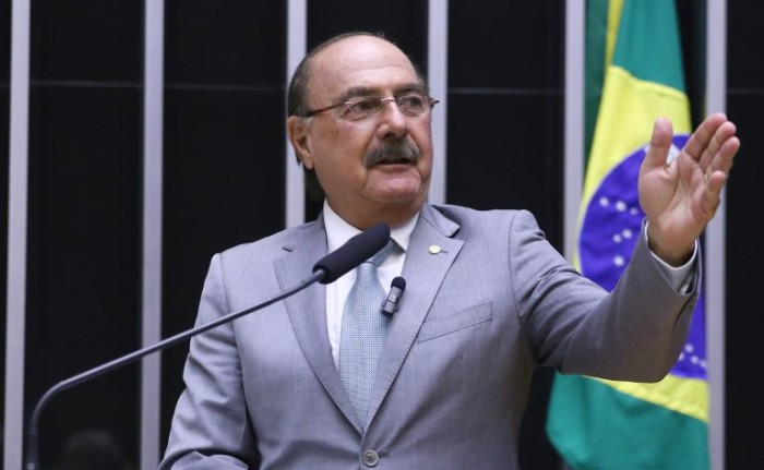 Comissão aprova indenização e pensão especial às pessoas com complicações do Zika vírus