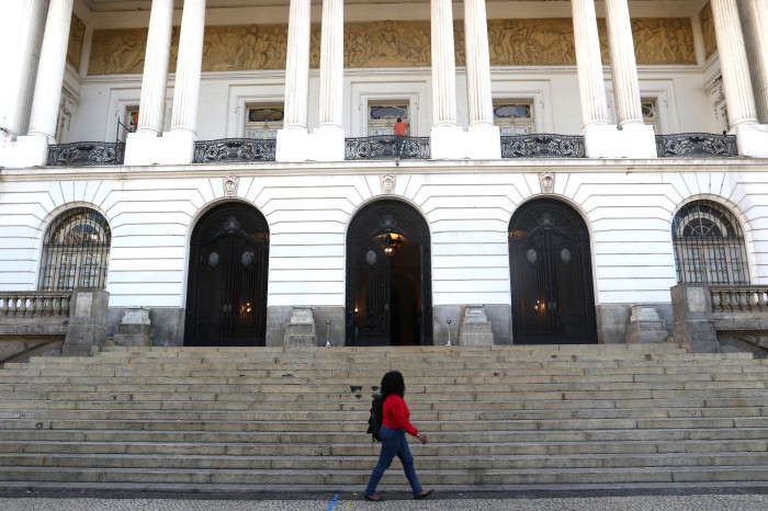 Roteiro a pé resgata memória LGBTQIA+ no centro do Rio